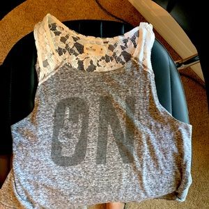HOLLISTER WOMENS “ROCK ON” TANK TOP SIZE SMALL